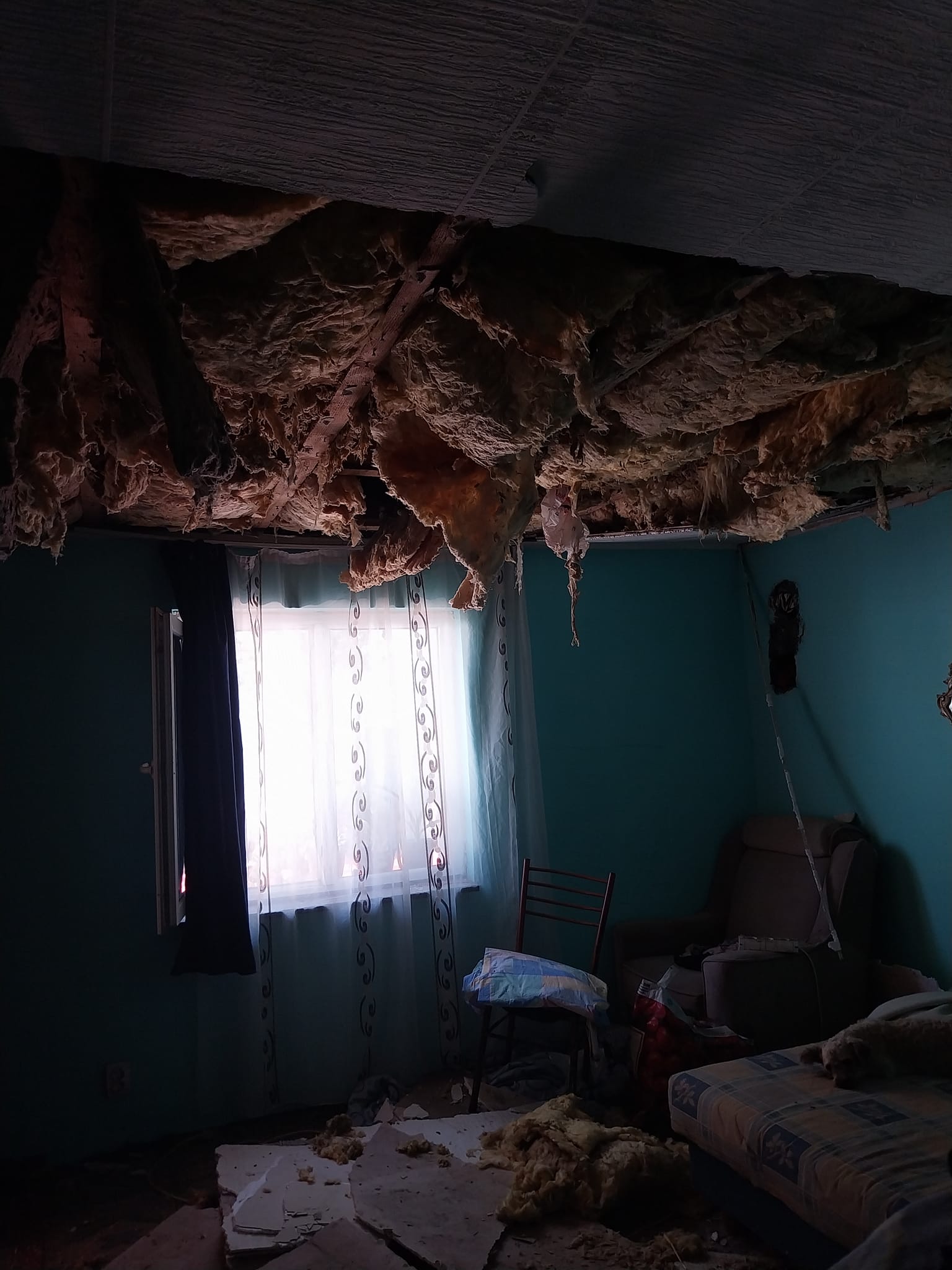 (FOTO) Cum arată o casă afectată de exploziile de la Crevedia