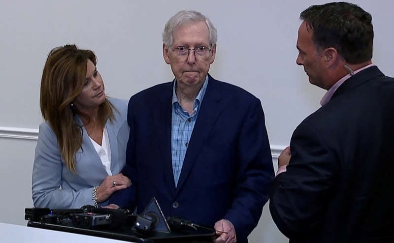 (VIDEO) S-a „pierdut” în fața reporterilor: Al doilea incident pentru liderul republican