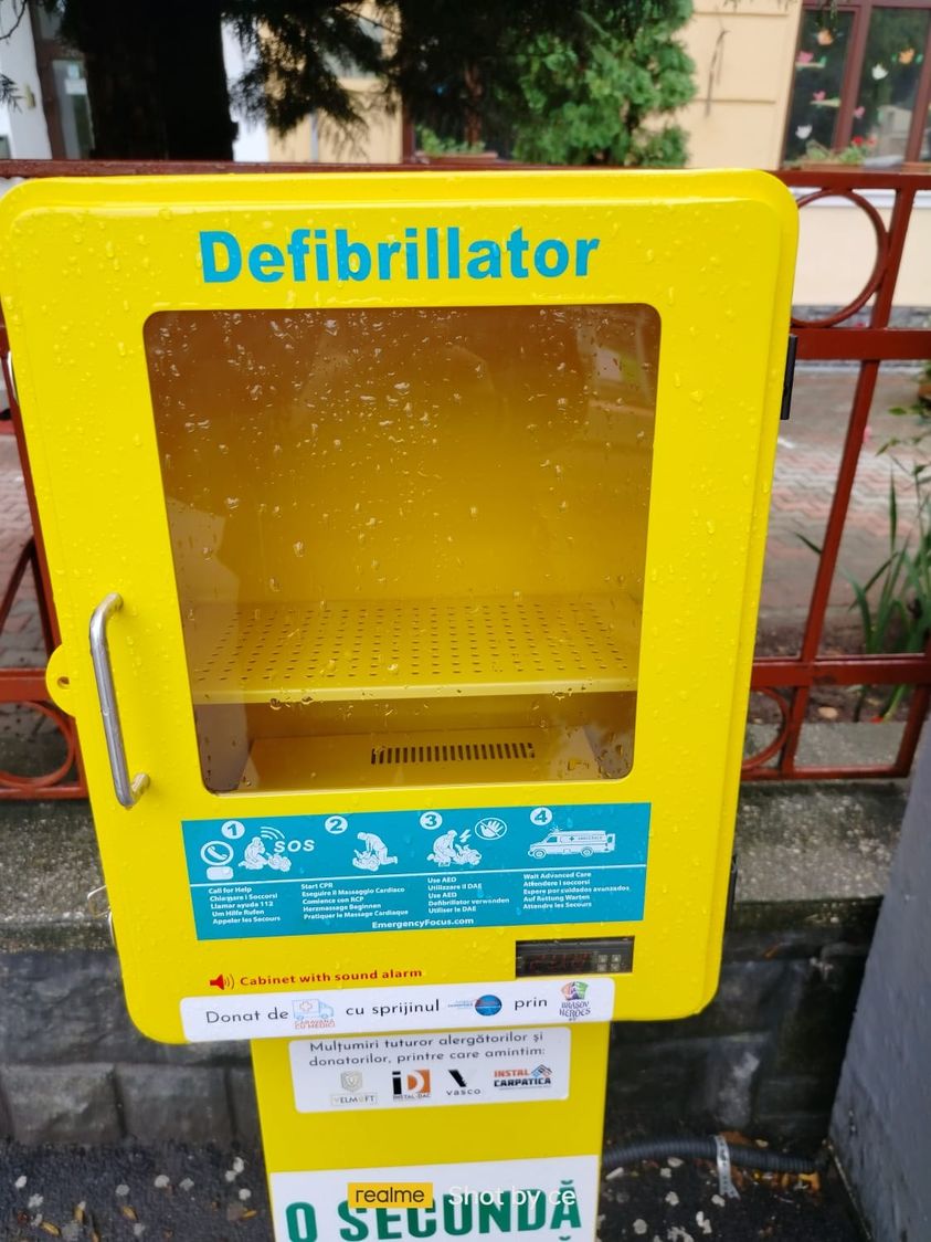 Au furat un defibrilator!