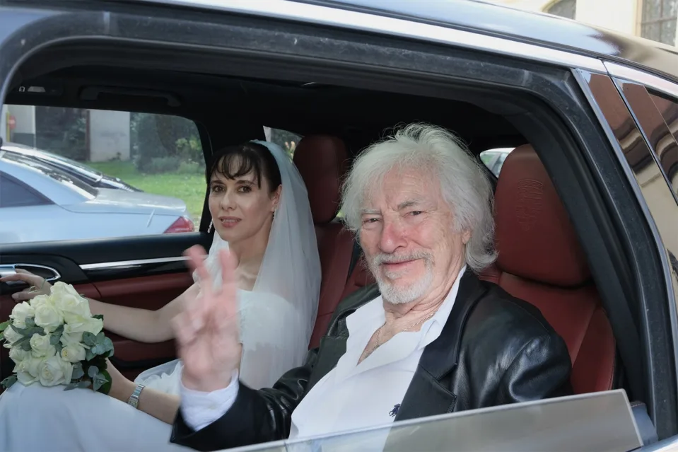 Un cântăreț francez s-a căsătorit la 94 de ani