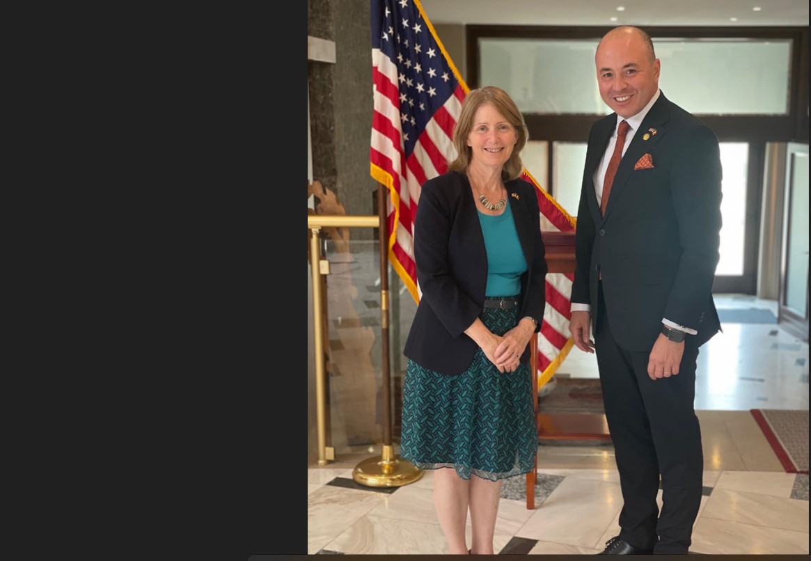 Isprăvile ambasadorului Andrei Muraru pe „Tărâmul Făgăduinței”…