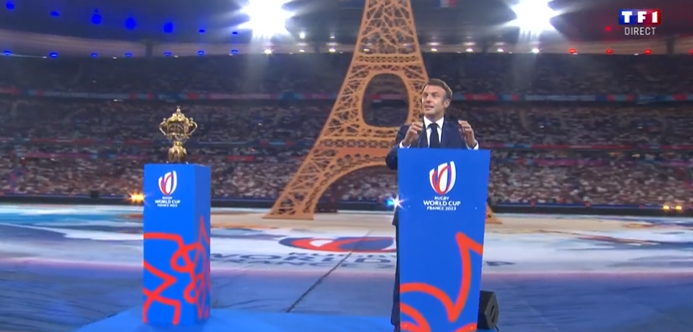 (VIDEO) Emmanuel Macron, huiduit pe stadion
