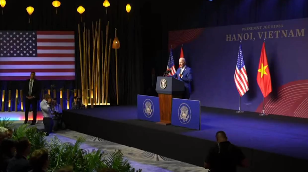 (VIDEO) Scenă stânjenitoare pentru Joe Biden