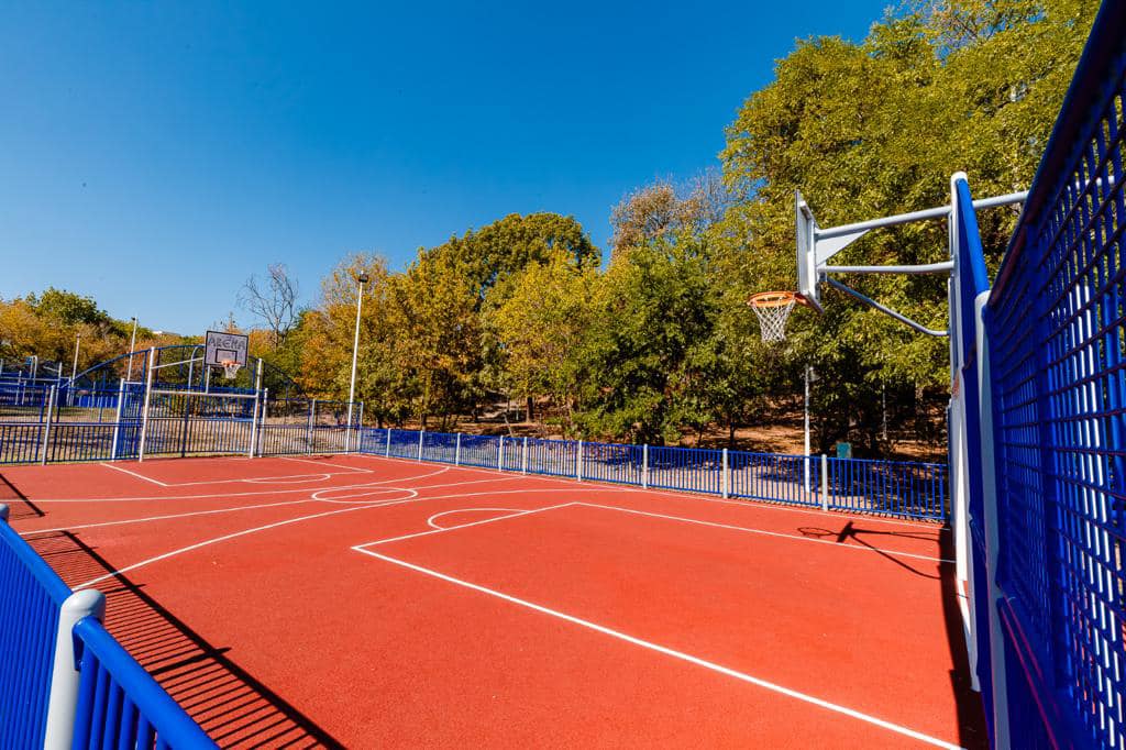 Află ce parcuri bucureștene au terenuri de sport noi