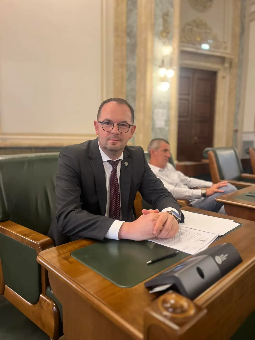 Politicieni noi cu metehne vechi: Traseist pornit din USR