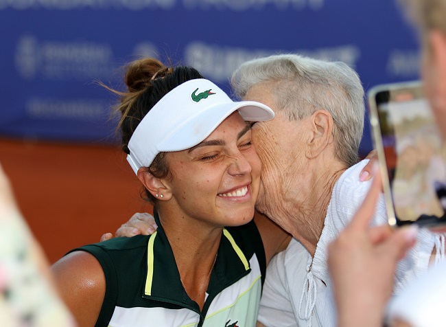 Jaqueline, cu bunica în tribună (fotoreportaj)