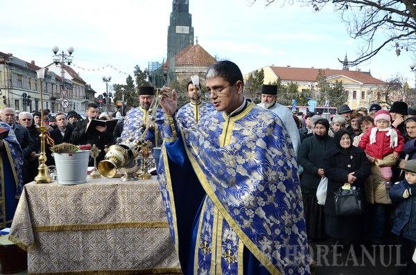 Marcel Boloș, preotul: Mă duc discret în satul meu natal și slujesc alături de preotul din sat