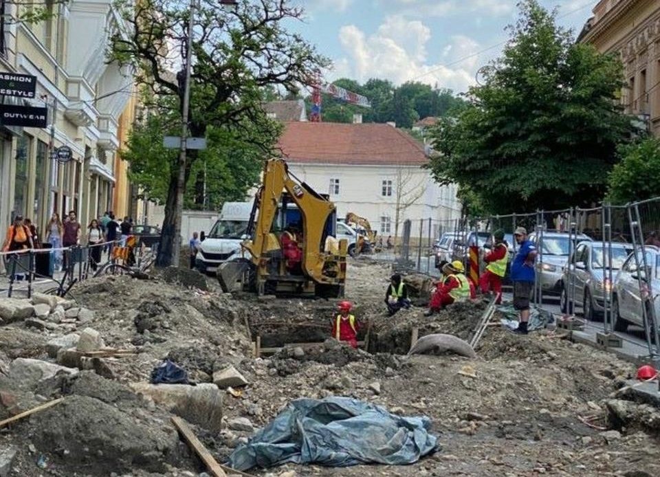 Firma care a dat jos statuile din Cluj, fără contract