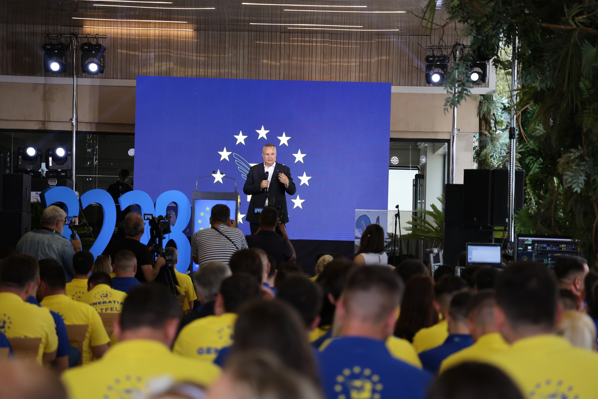 Ciucă a zugrăvit „blocul democratic” în fața tinerilor liberali