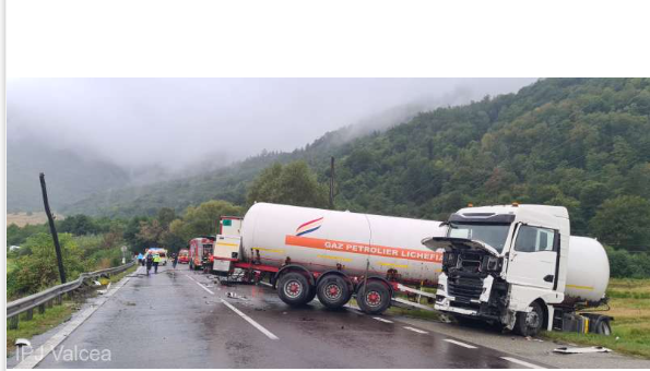 Trafic blocat pe DN 7. Accident cu o cisternă încărcată cu GPL şi un autotren