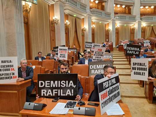 Moțiune cu final aşteptat împotriva lui Rafila