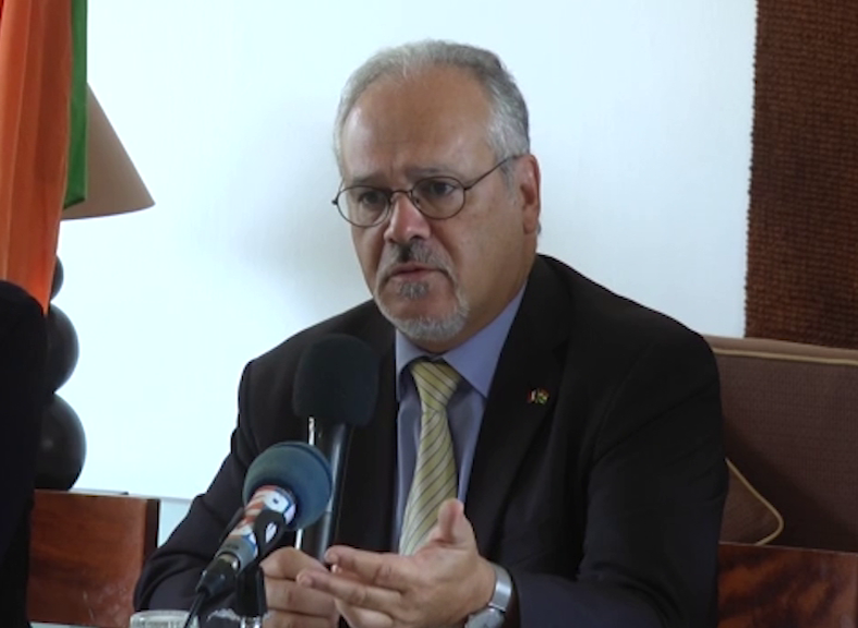 Ambasadorul Franței în Niger, captiv. E la postul său, va rămâne cât dorim noi