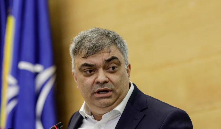 Plută dus cu mita: „Vine omu’ cu 20.000 aici! Deci, fii atent că îmi bate inima!”