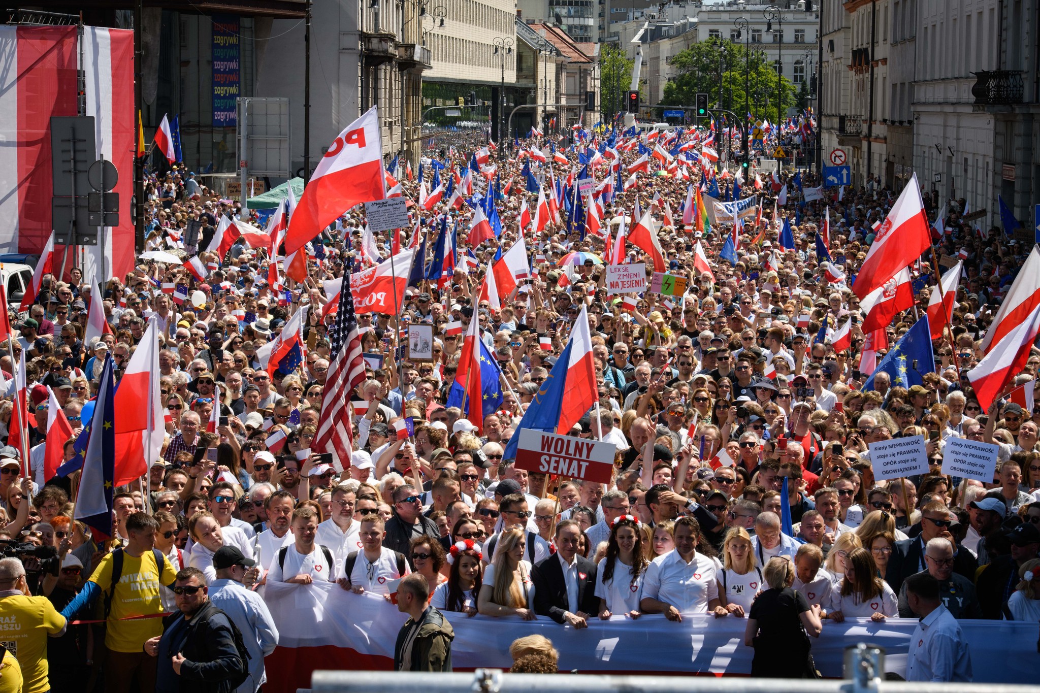 „Se apropie marea schimbare”: Marș antiguvernamental la Varșovia