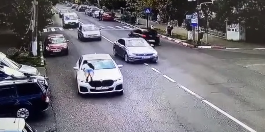 Și-a prins soțul cu amanta în mașină: Iată ce a urmat (VIDEO)