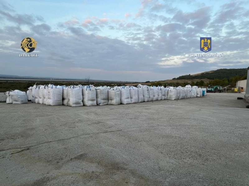 „Un pahar cu apă într-o piscină”: Critici pentru Guvern în problema gunoaielor