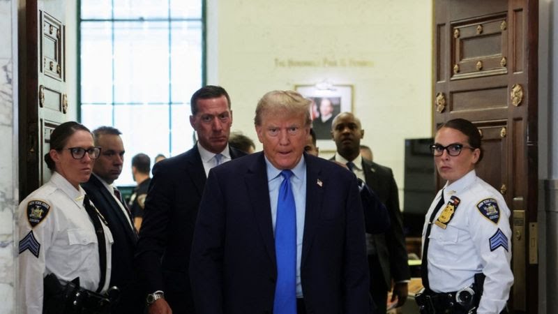 Trump în instanță: Acuzat că şi-a clădit imperiul pe minciuni