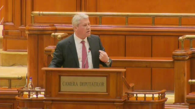 USR-Predoiu, scandal în Parlament. Sunteți distruși și cu pantalonii murdari!