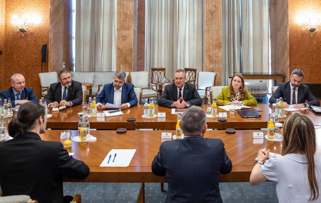 Și Ciucă se dă bine pe lângă profesori