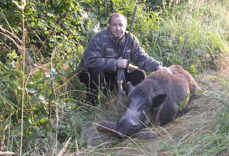 Fetiță de 11 ani, abuzată cu ajutorul mamei. Proxenetism. Fost primar reținut de DIICOT