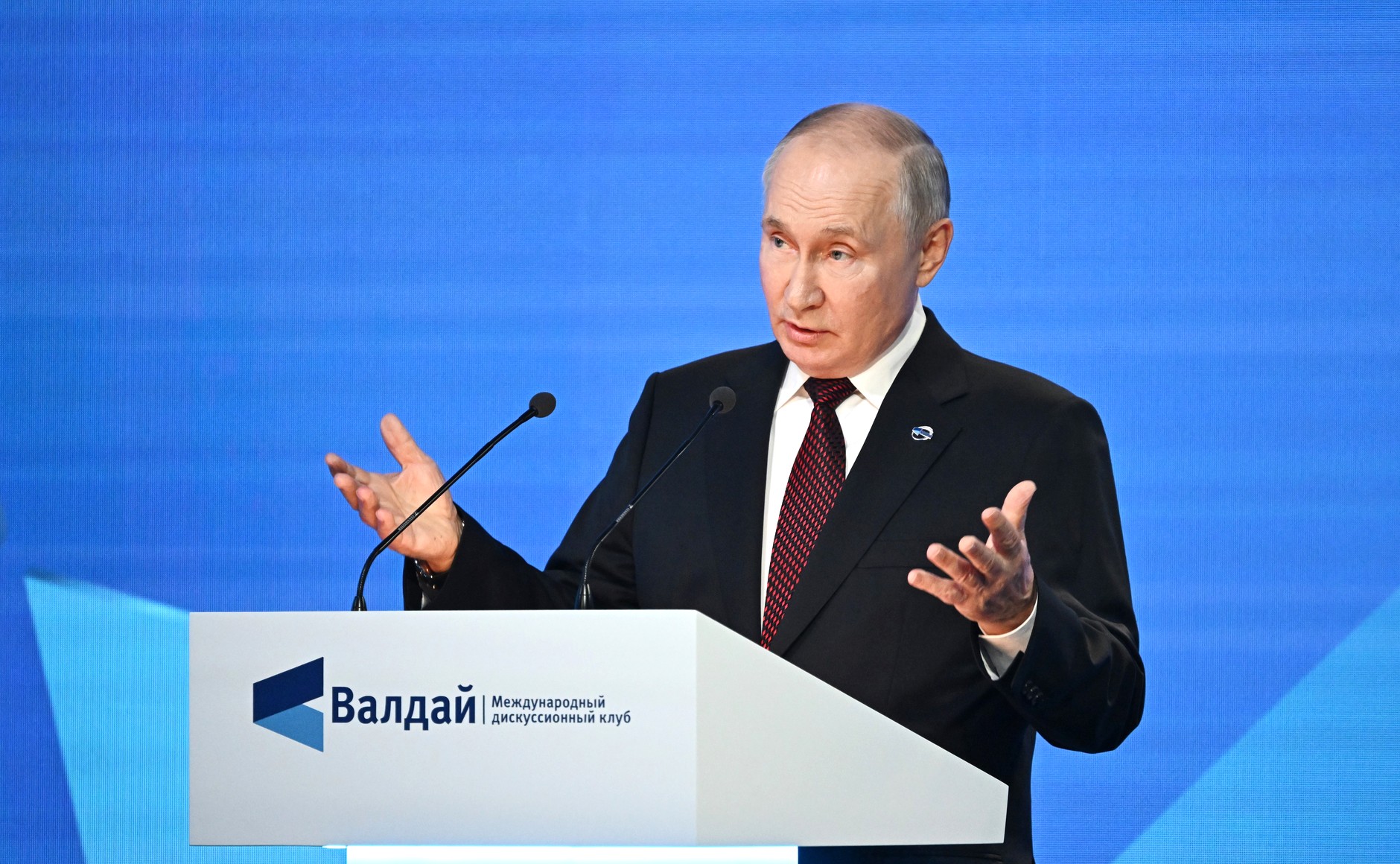 Putin: Rusia continuă să dea gaze Moldovei