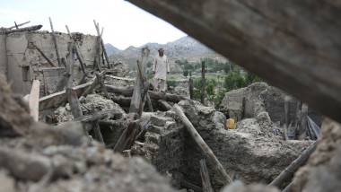 Seism de 6,3 grade și 8 replici puternice. Peste 2.000 de oameni au murit