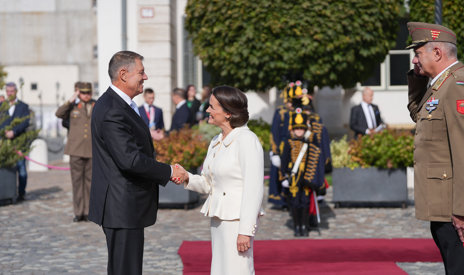 Românii și Iohannis la Budapesta: „Plăvane iar ai luat-o în freză!”