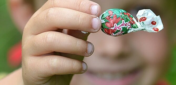 Dulciuri pentru raporturi sexuale. Bărbat de 36 de ani, reţinut de poliție