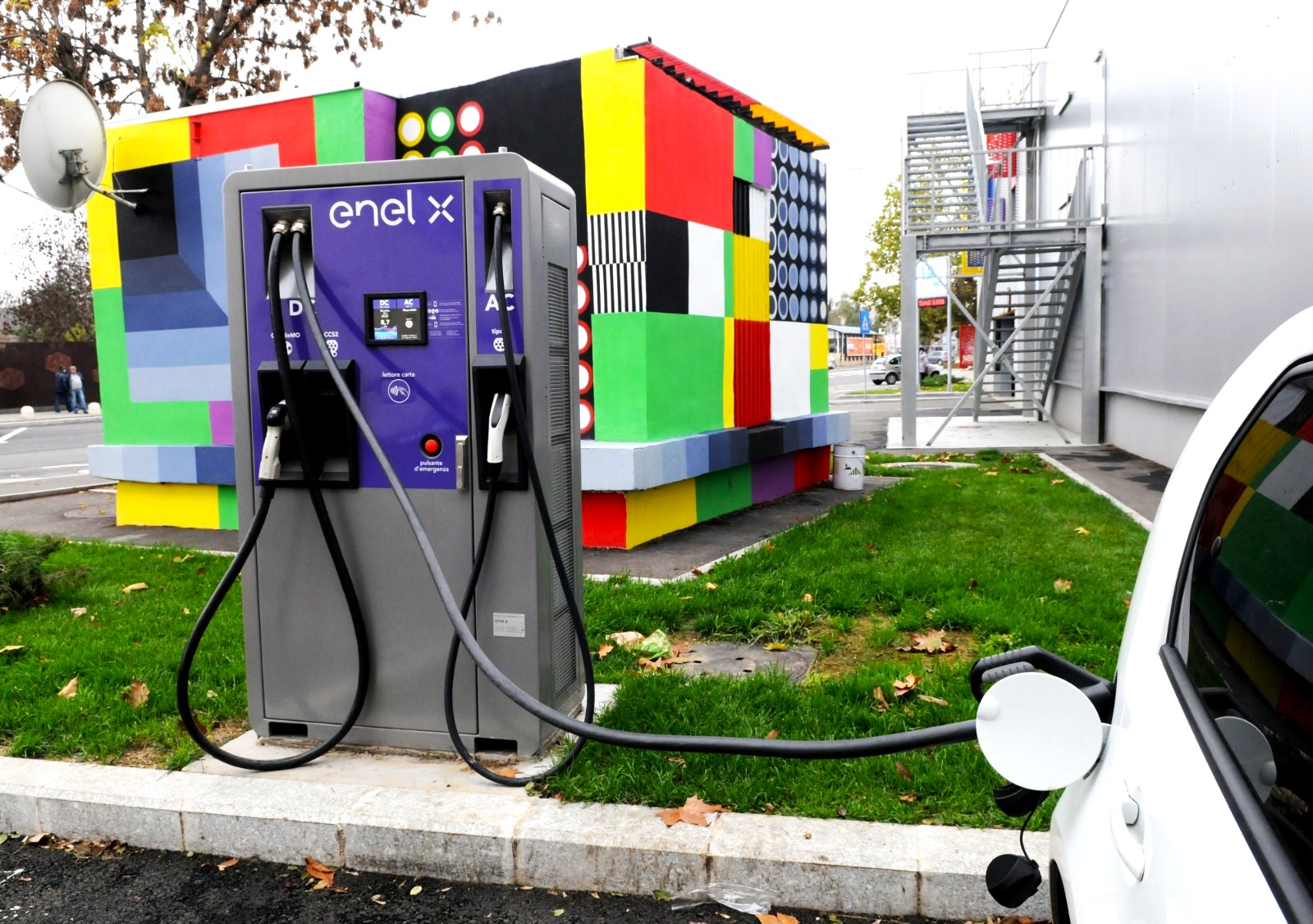 În sectorul 4 – 100 de noi puncte de reîncărcare a mașinilor electrice