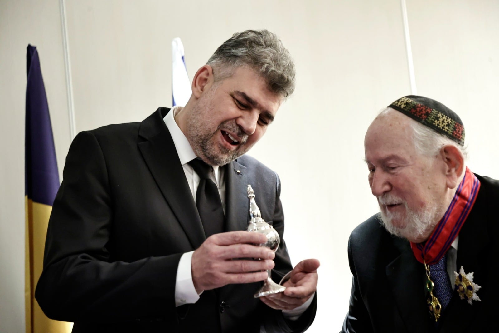 Mircea Badea a găsit cheia: ”Când ai experiență în lupta cu fascismul…”