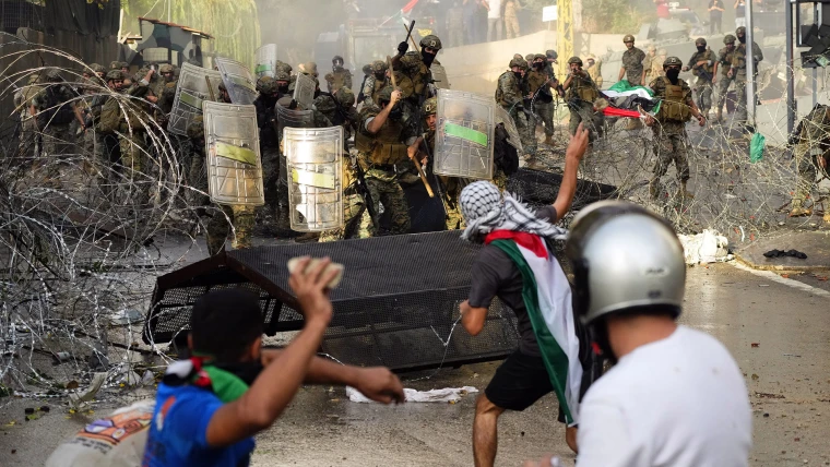 Proteste violente la Ambasada SUA din Liban (VIDEO)