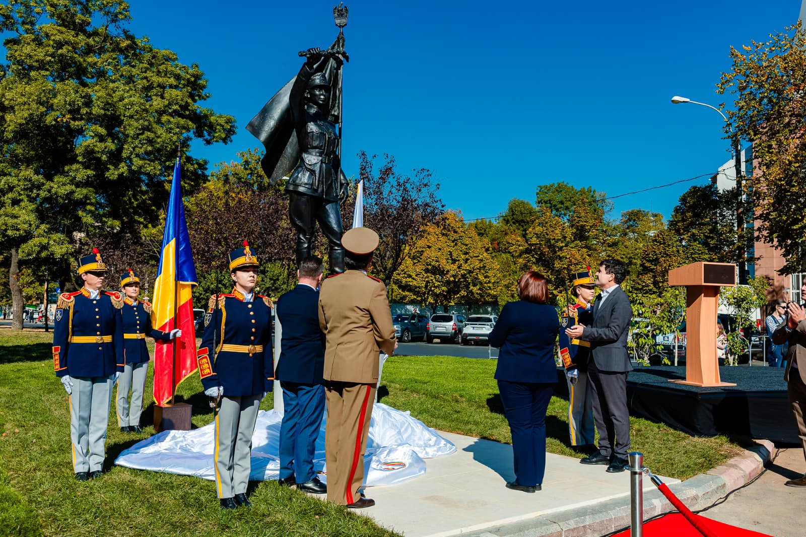 Monument dedicat Ecaterinei Teodoroiu, la București. Cum arată