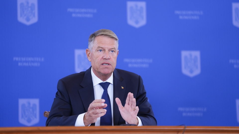 USR arată spre Iohannis pentru „salvarea” pensiilor speciale