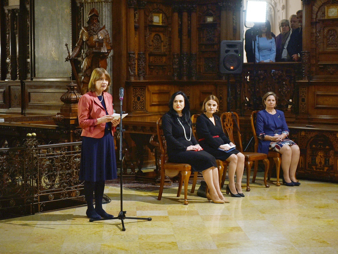 Ambasadoarea SUA, la Peleș: Mulțumim, România!