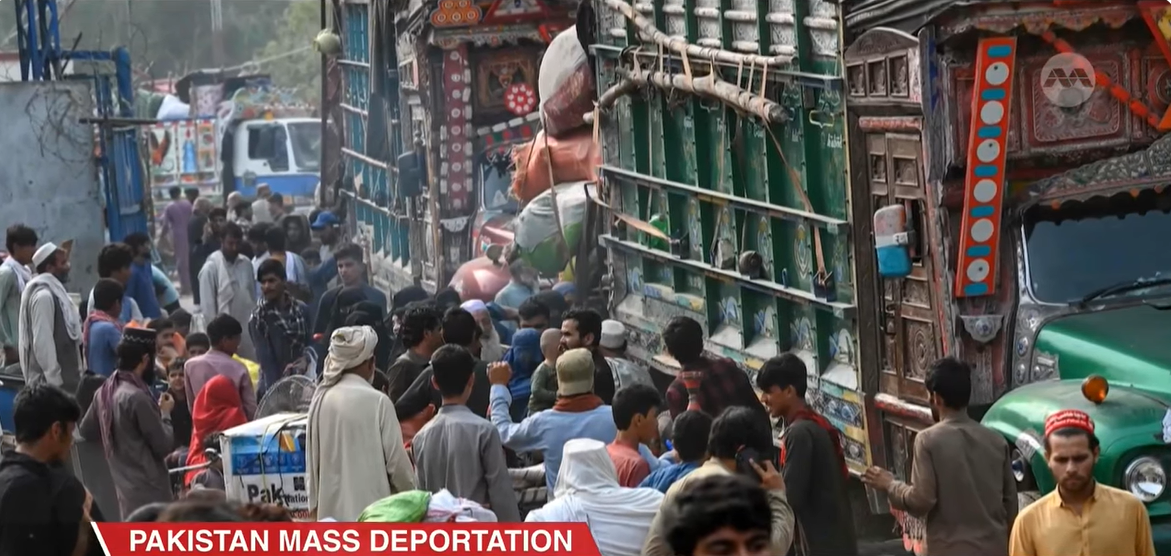 (VIDEO) Drama a 1,7 milioane de afgani, goniți cu „cățel și purcel” din Pakistan: Nu vom avea viață