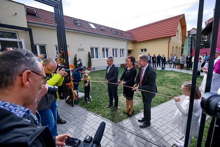 Ce face guvernul maghiar în Oradea? ”Viitorul maghiarilor nu poate fi imaginat fără copii”