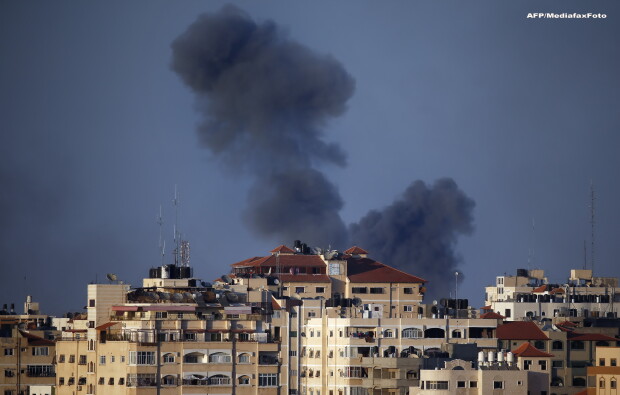 (VIDEO)Cel puţin 30 de morţi. Bombardament israelian asupra taberei Maghazi din Gaza