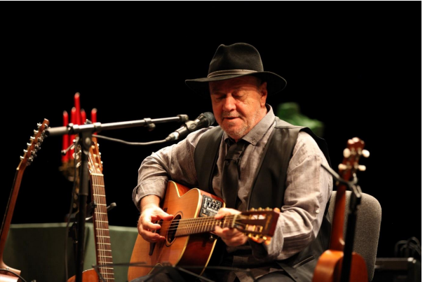 Poveste de iarnă. 50 de ani petrecuți pe scenă sau 10 ani alături de FragileBand