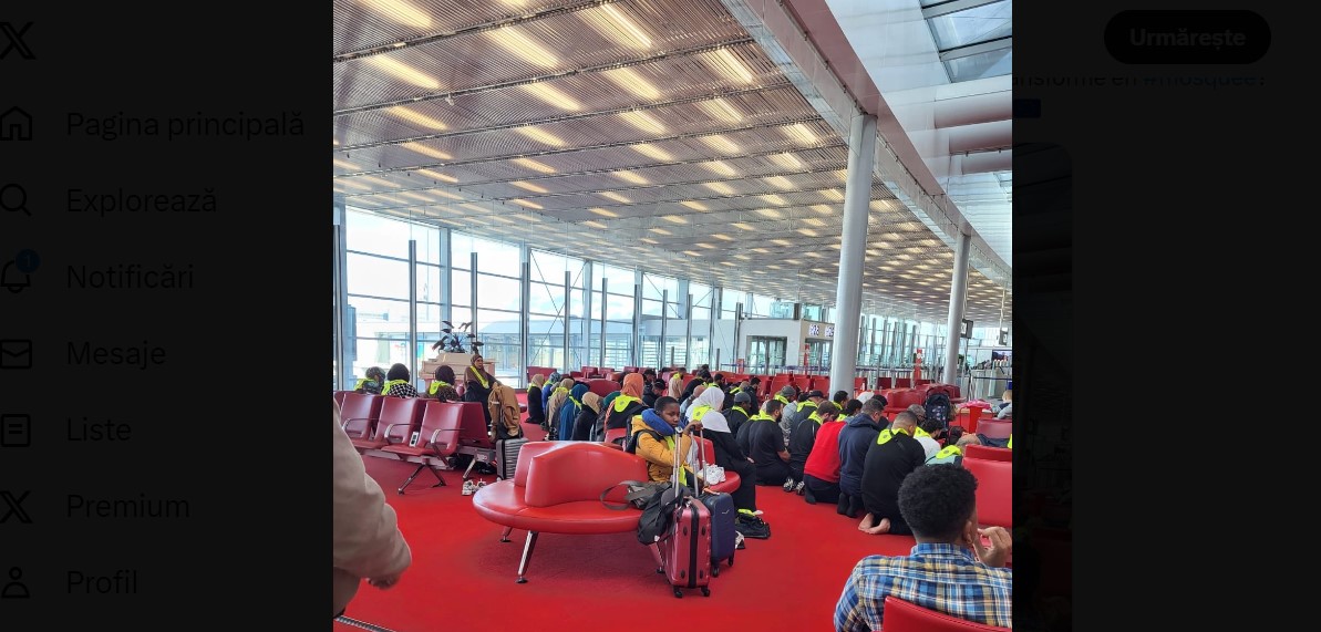 Pe Aeroportul CDG Paris, la fel ca la moschee