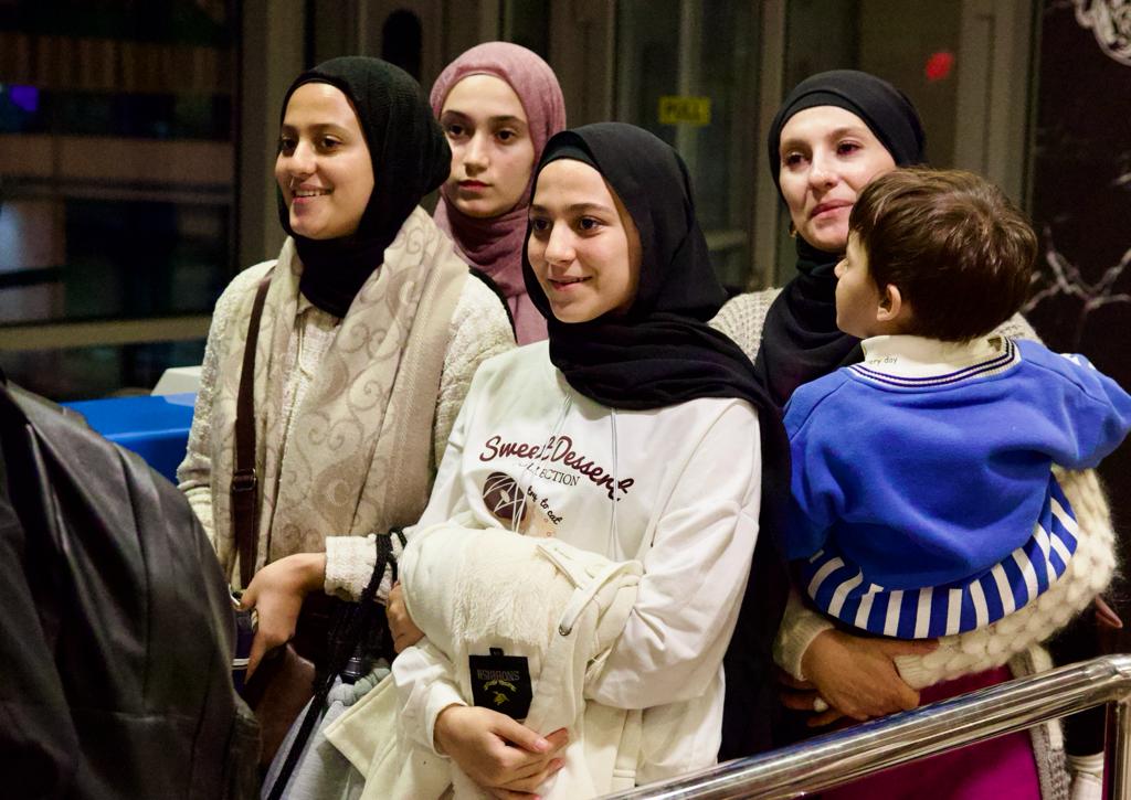 Primii români salvați din Gaza au ajuns în țară (VIDEO)