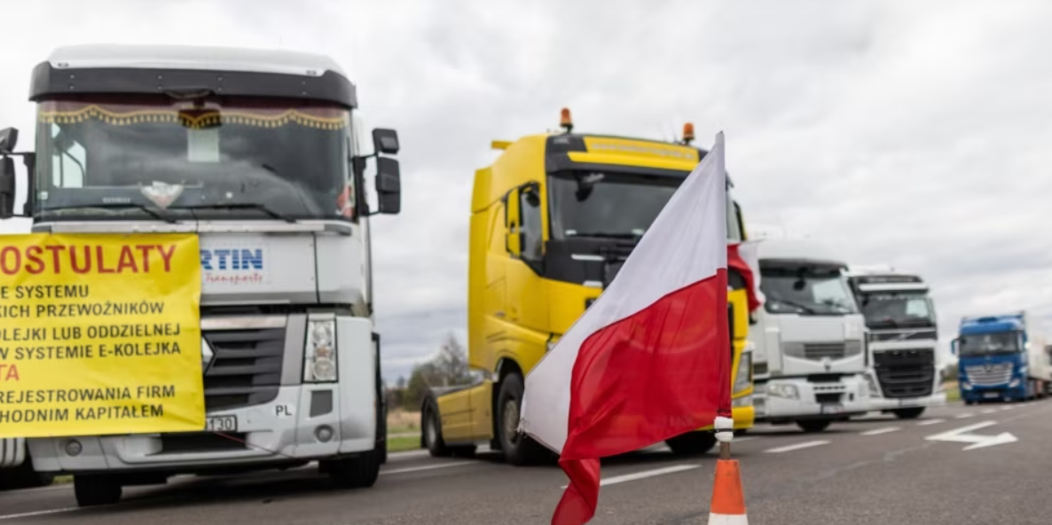 Polonezii își văd interesul – Protest uriaș la granița cu Ucraina