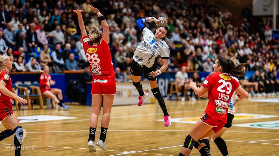 Cristina Neagu rămâne tigroaică. Dar cum rămâne cu banii?