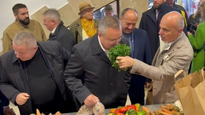 „Domnu` preşedinte, ia uitaţi cum miroase, pătrunjel adevărat!”