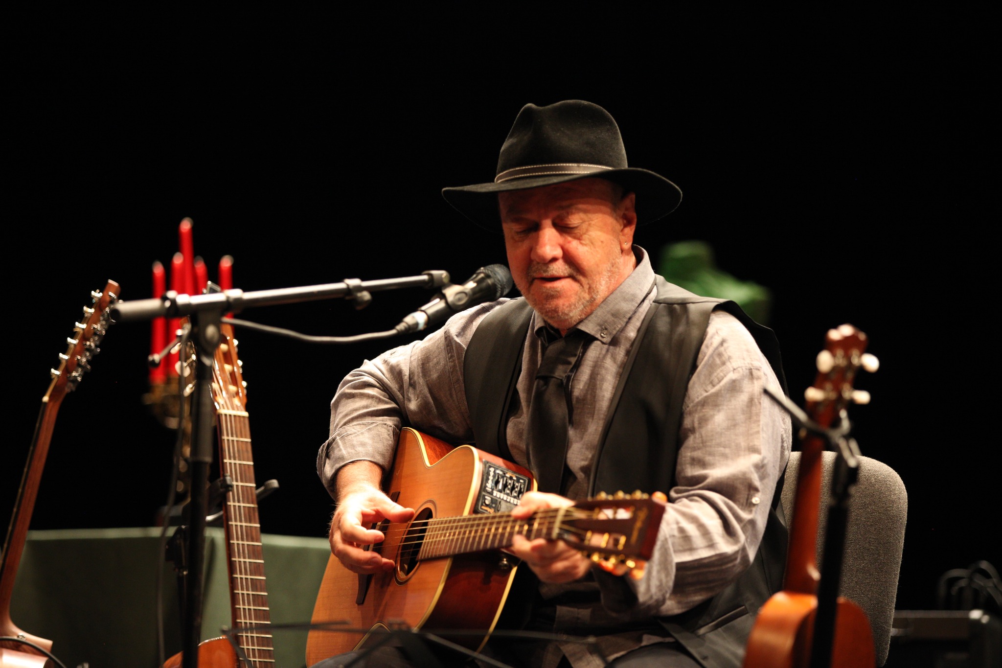 Nicu Alifantis: „Să-ți dedici 50 de ani din viață întru totul meseriei e o nebunie”