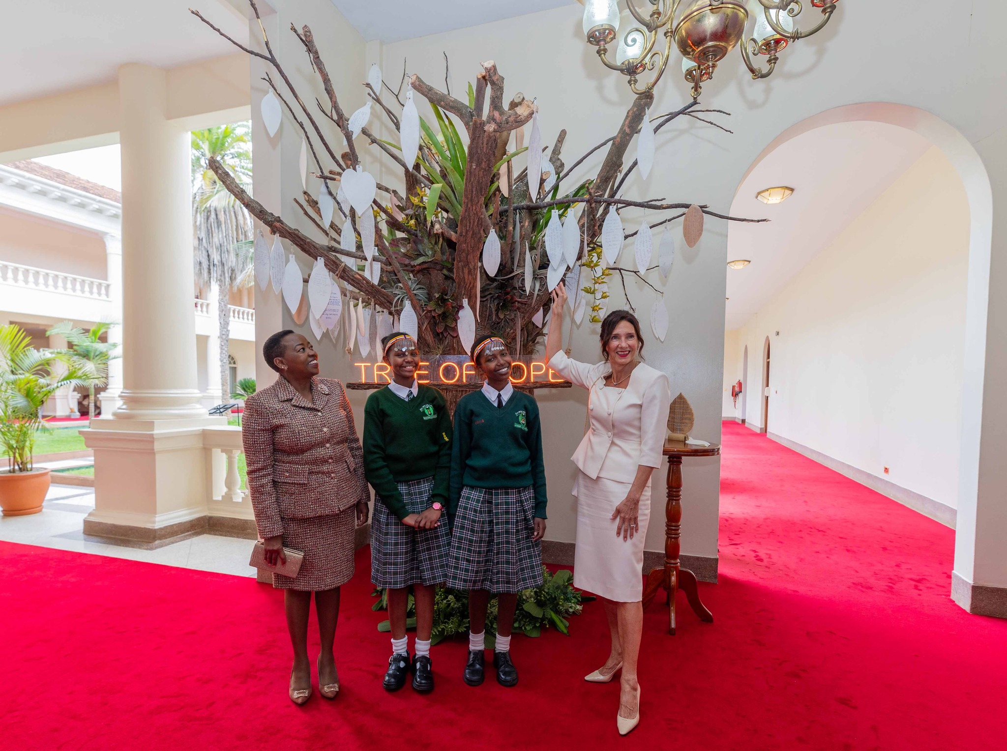 Carmen Iohannis, în Kenya: Vizită la o școală de fete