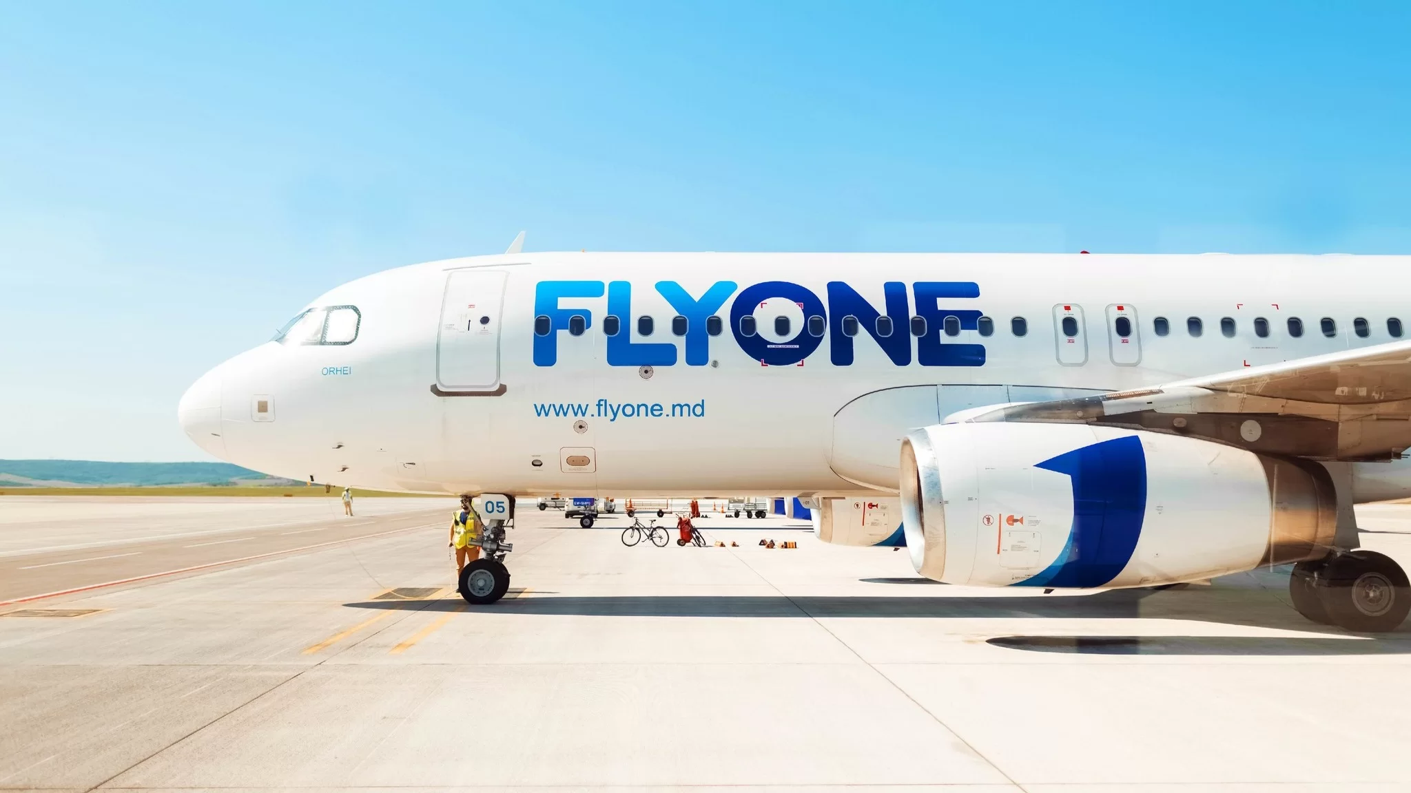 FlyOne se extinde în România