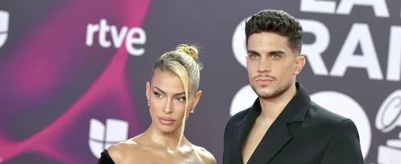 Eveniment important, nume și haine, ”pe măsură”. ”Cred că te-ai îmbrăcat invers”