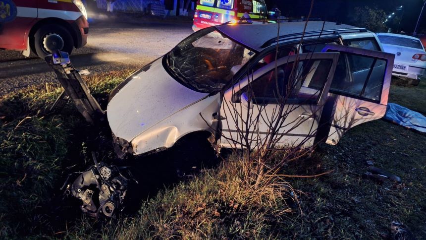 Familie implicată într-un grav accident rutier. Au rămas fără mamă