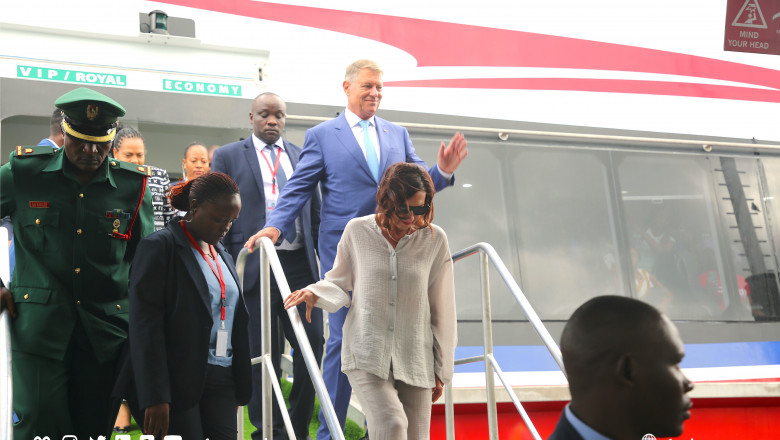 Turneul în Africa continuă. Președintele Iohannis a ajuns în Zanzibar