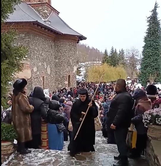 (VIDEO)Slujbă arhierească la Mănăstirea Prislop